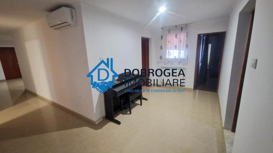Apartament cu 4 camere decomandat, mobilat în Central