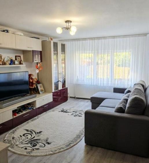 Apartament cu 3 camere decomandat în Triaj