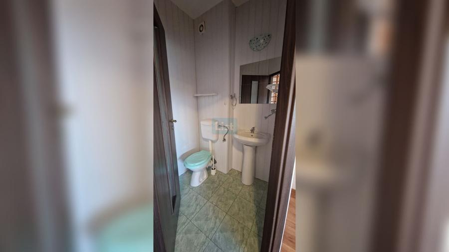 Apartament cu 3 camere semidecomandat în Săsar