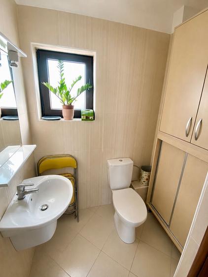 Apartament cu 3 camere semidecomandat în 1 Mai