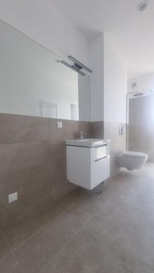 Apartament cu 4 camere decomandat în Băneasa