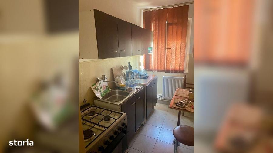 Apartament cu 3 camere semidecomandat în Central