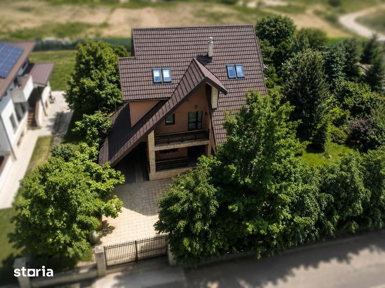 Casă cu 6 camere cu Teren 1000 Mp în Copou