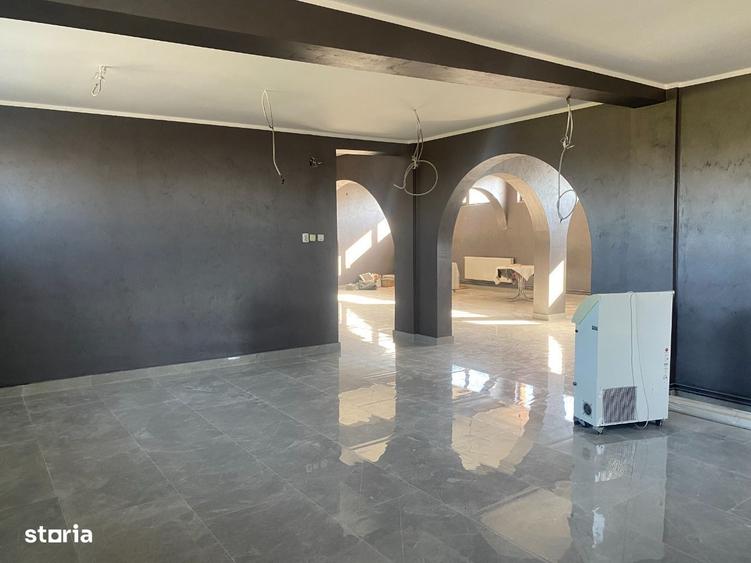Apartament cu 4 camere în Boldești