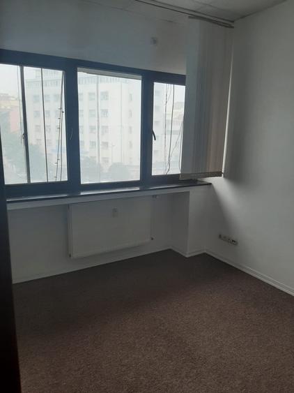 Apartament cu 5 camere decomandat în Romană