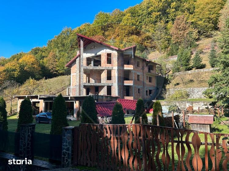 Spațiu comercial, de 1,000 mp, în Firiza