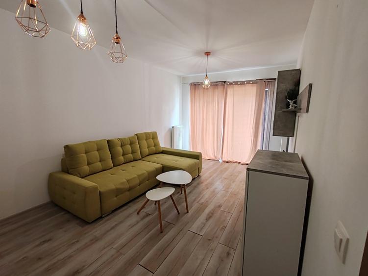 Apartament 2 camere liber la vanzare zona Coresi - 1