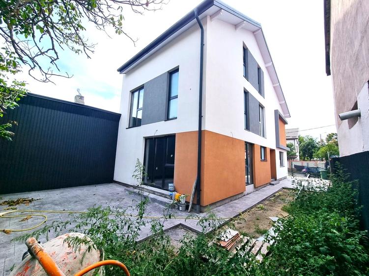Casă cu 4 camere cu Canalizare în Bd. Laminorului