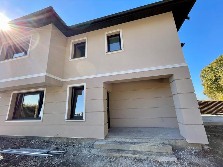 Casă cu 4 camere cu Teren 250 Mp în Valea Ursului