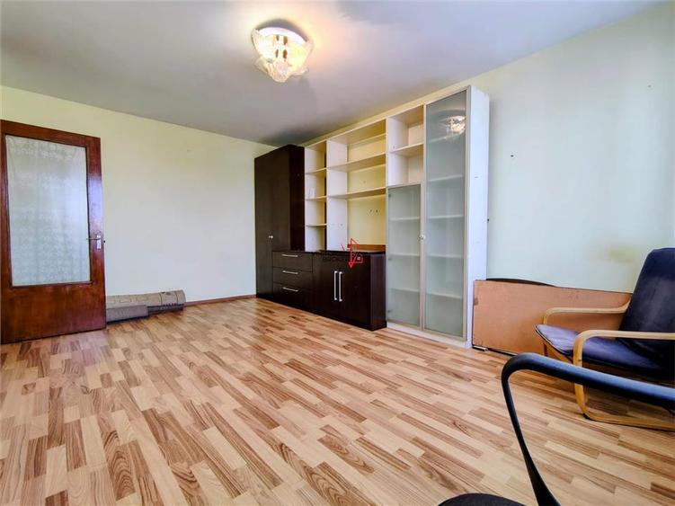 Apartament cu 3 camere decomandat, mobilat în Ozana