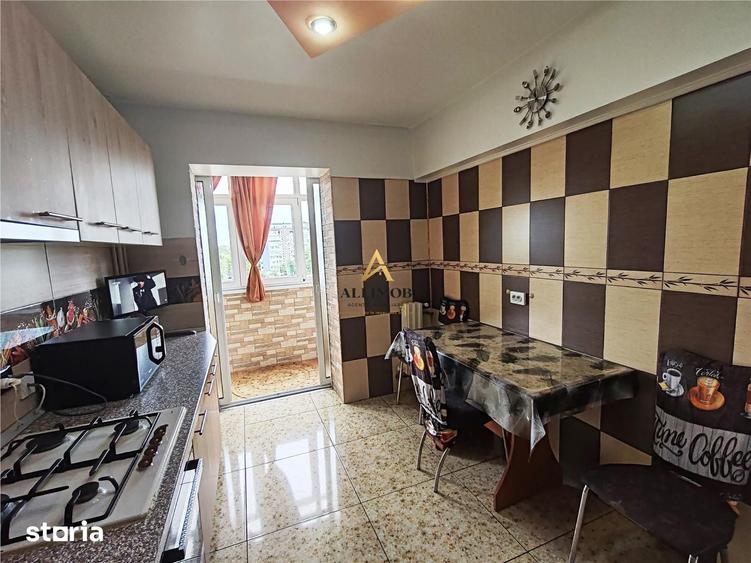 Apartament cu 2 camere decomandat în Republicii