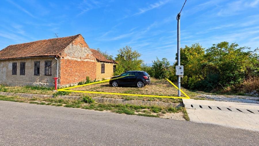 Teren Construcții intravilan de 2152 mp, în Slatina-Nera