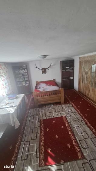 Casă cu 6 camere cu Teren 300 Mp în Stulpicani