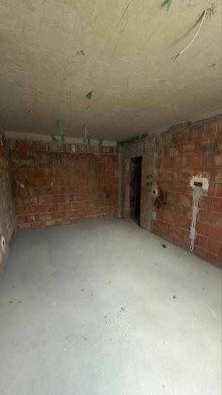 Apartament cu 2 camere decomandat în Valea Adâncă