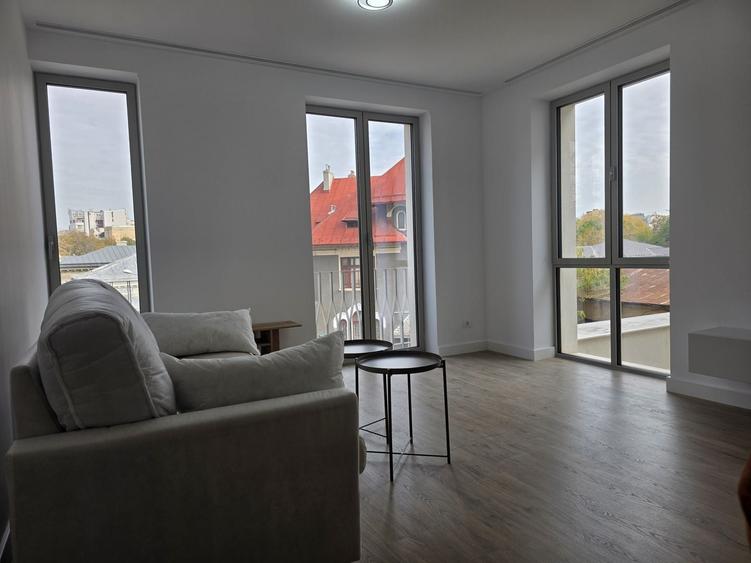 Apartament cu 3 camere în Armeneasca