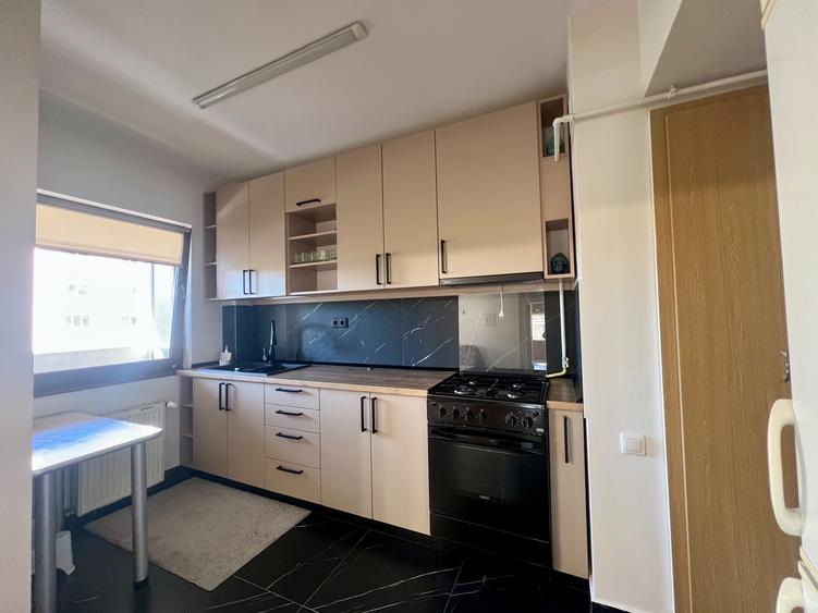 Apartament cu 3 camere semidecomandat, mobilat în Mărăști