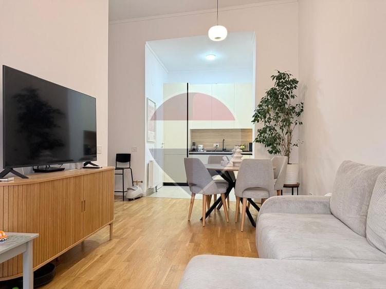 Apartament cu 2 camere semidecomandat, mobilat în Jiului