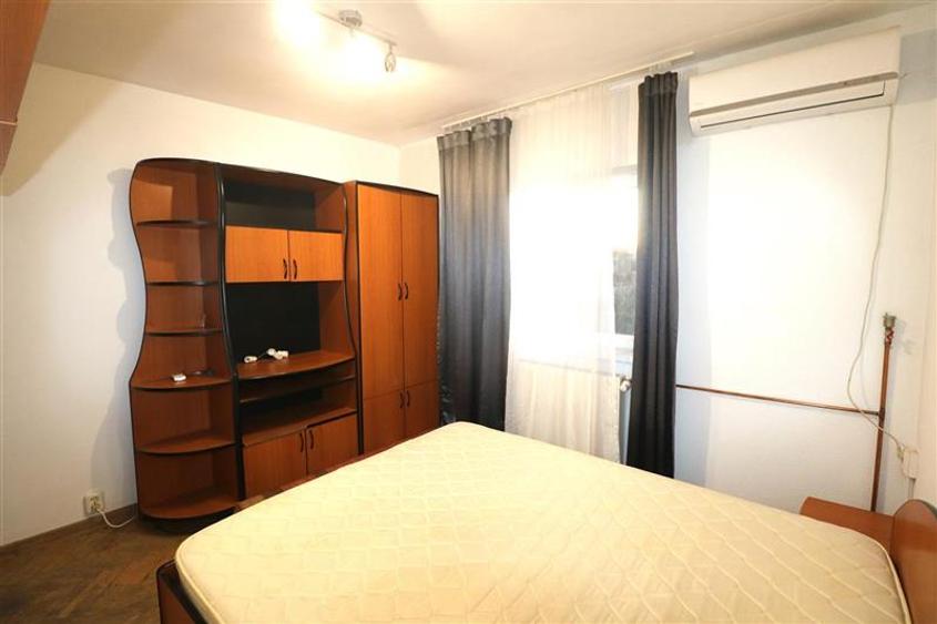 Apartament cu 2 camere semidecomandat în Soarelui