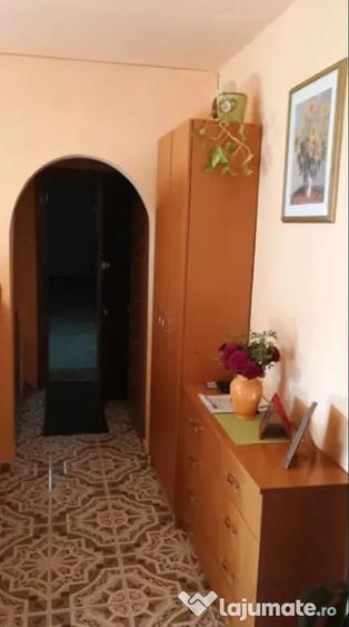 Apartament cu 3 camere decomandat, mobilat în Gemenii