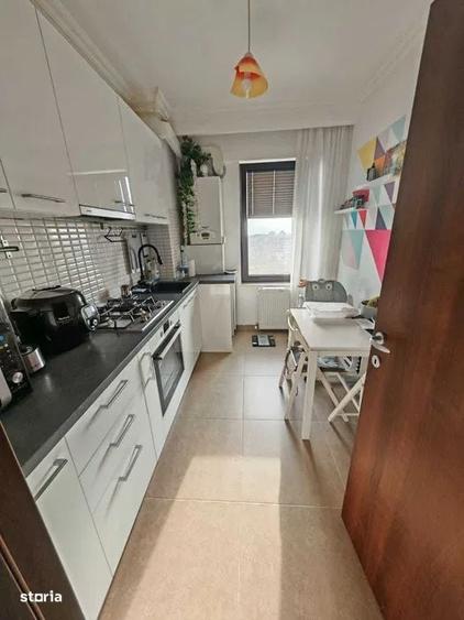 Apartament cu 3 camere decomandat în Km 5