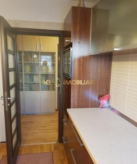 Apartament cu 3 camere decomandat, mobilat în Rahova
