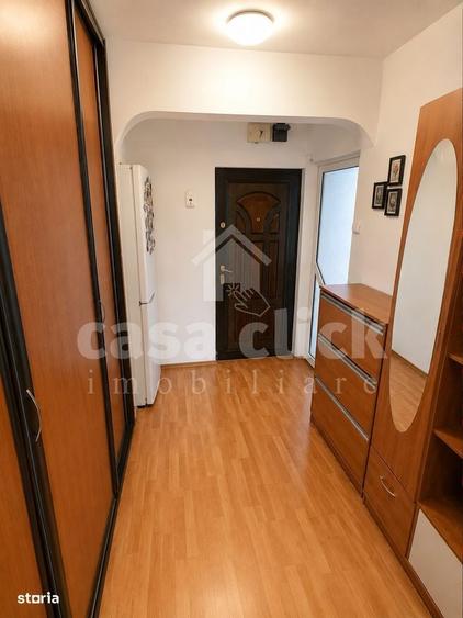 Apartament cu 3 camere semidecomandat în Micro 19