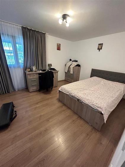Casă individuală cu 5 camere cu Canalizare în Lacu Sărat