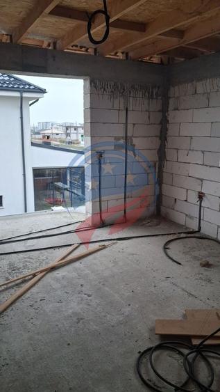 Casă cu 5 camere cu Canalizare în Pielești