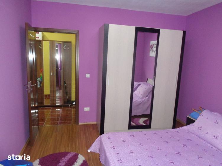 Apartament cu 3 camere decomandat în Bujac
