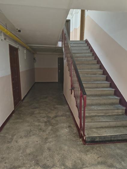 Apartament cu 3 camere decomandat, mobilat în