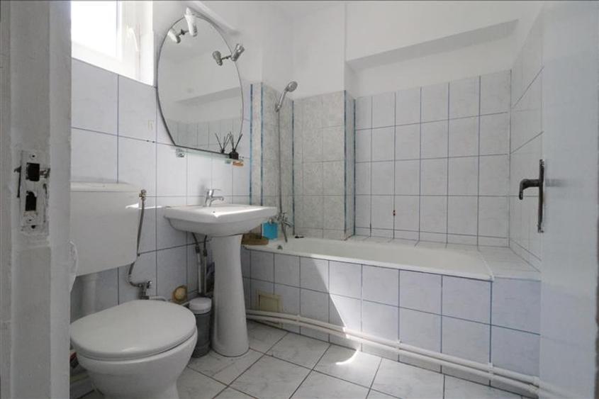 Apartament cu 3 camere decomandat în Hala Centrală