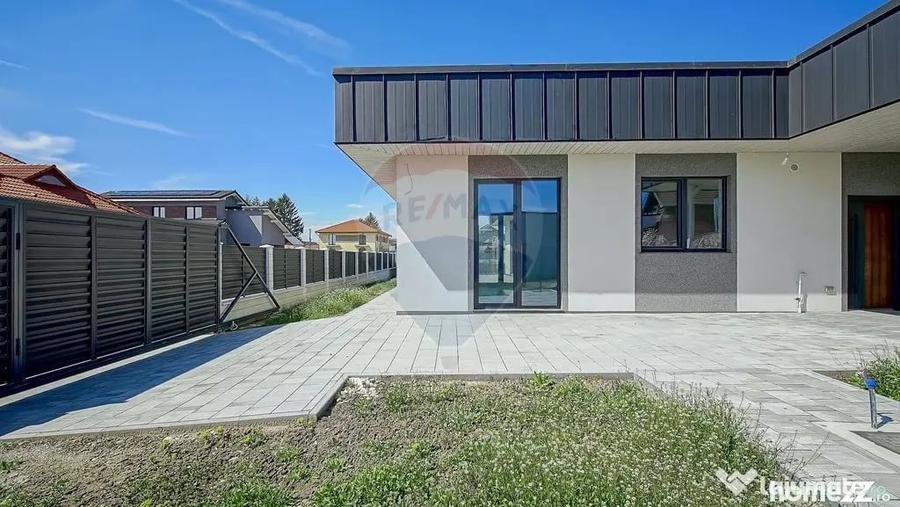 Casă cu 5 camere cu Teren 657 Mp în Hălchiu