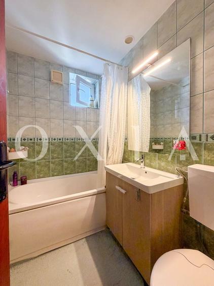 Apartament cu 3 camere semidecomandat, mobilat în Complex Studențesc