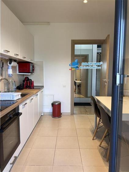 Apartament cu 4 camere semidecomandat, mobilat în Băneasa