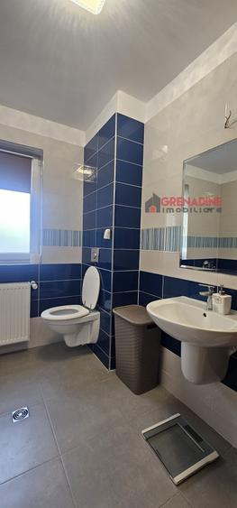 Apartament cu 3 camere decomandat în Tractorul