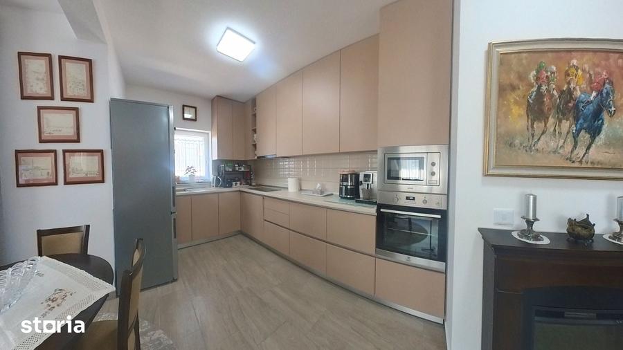 Apartament cu 3 camere în Tractorul