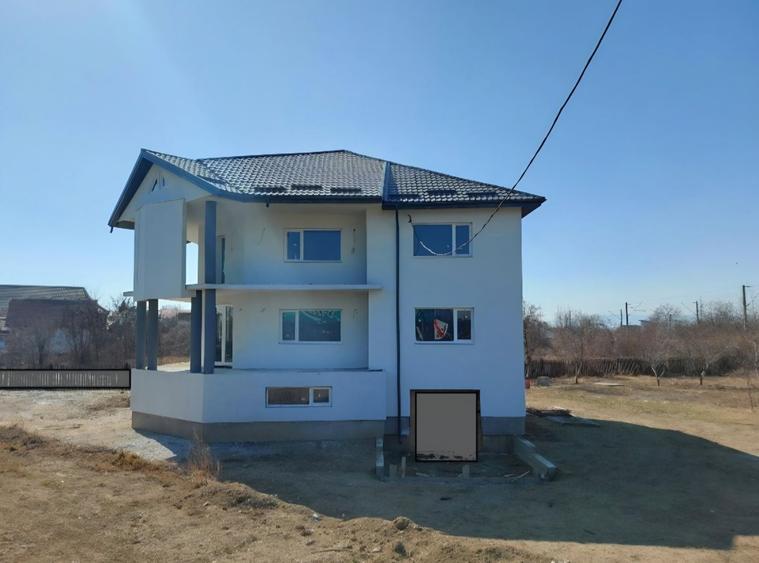 Casă cu 4 camere în Calea Moldovei