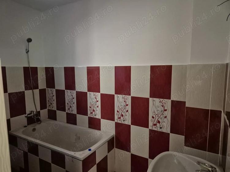 Casă cu 5 camere cu Teren 500 Mp în Nufărul