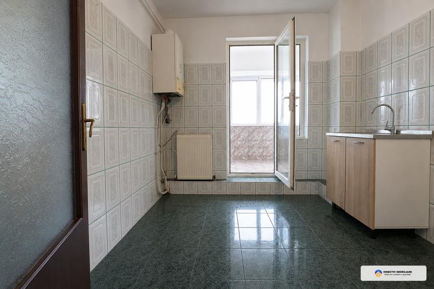 Apartament cu 4 camere decomandat în Central
