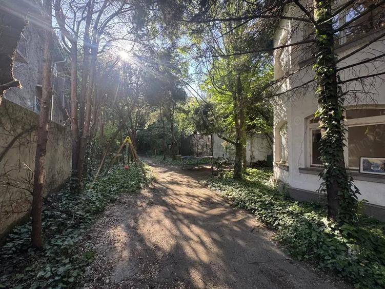Casă cu Canalizare în Grădina Icoanei