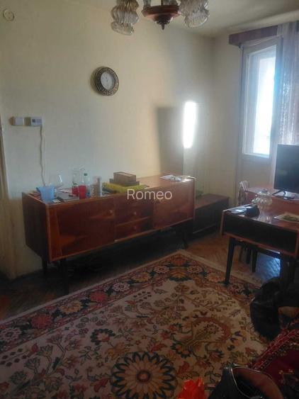 Vand apartament doua camere zona centrala.