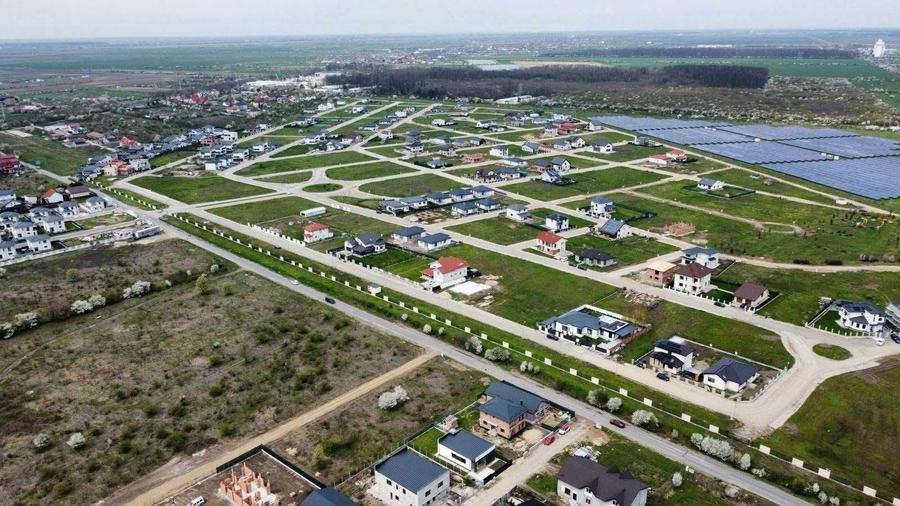 Teren de 648 mp, în Gulia