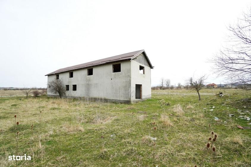 Casă cu 4 camere în Podu Oltului