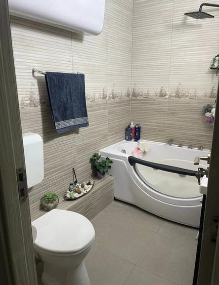 Apartament cu 3 camere decomandat în Baicului