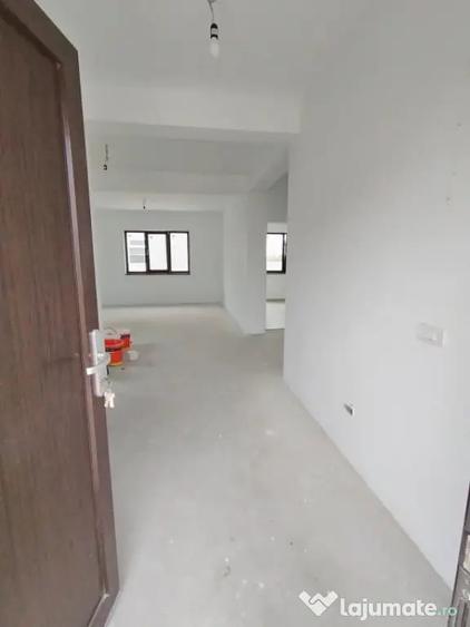Casă cu 7 camere cu Teren 456 Mp în Malu Mare