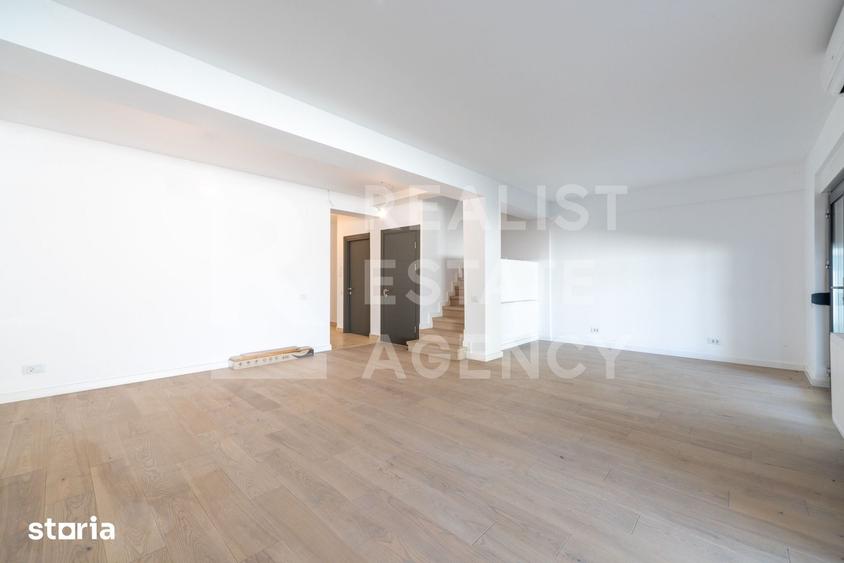 Casă cu 5 camere cu Teren 290 Mp în Central