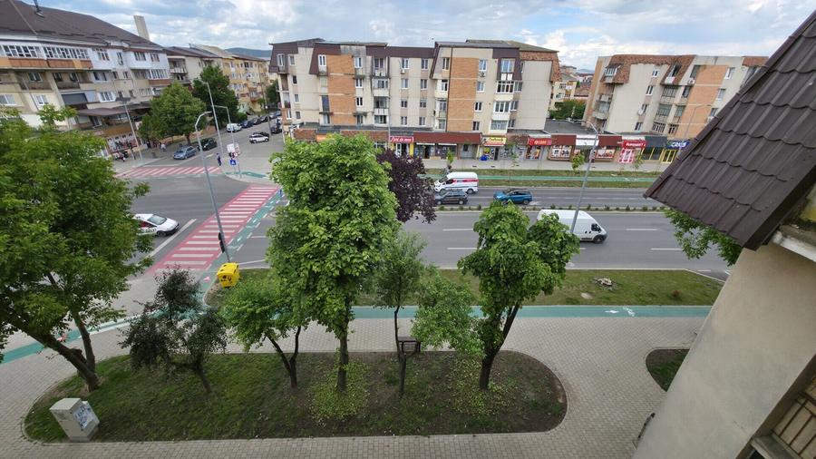Apartament cu 4 camere decomandat în Tolstoi