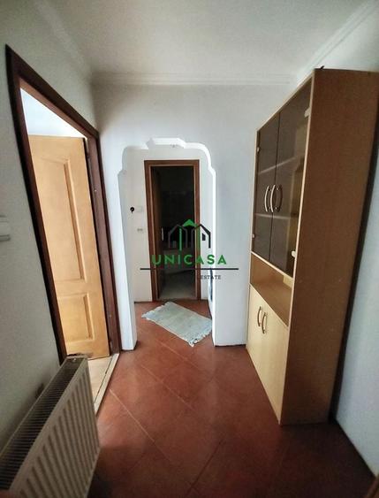 Apartament cu 3 camere decomandat, mobilat în Voineasa