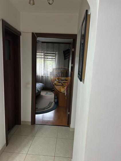 Apartament cu 3 camere decomandat, mobilat în Anda