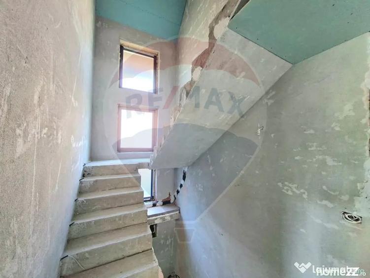 Casă cu 4 camere cu Teren 517 Mp în Vladimirescu
